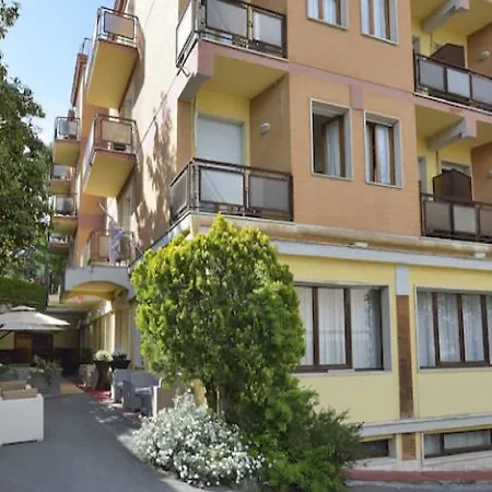 Hotel Attico Otel 3*